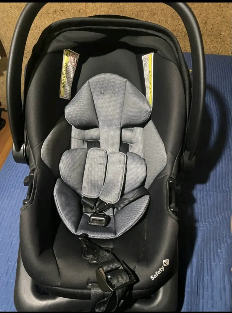 Silla de auto para bebé Safety 1st negra - 2