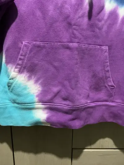Polerón hombre  tie-dye azul y morado Young Money - miniatura 2
