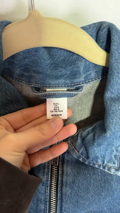 Chaqueta de mezclilla azul con cierre H&M - miniatura 2