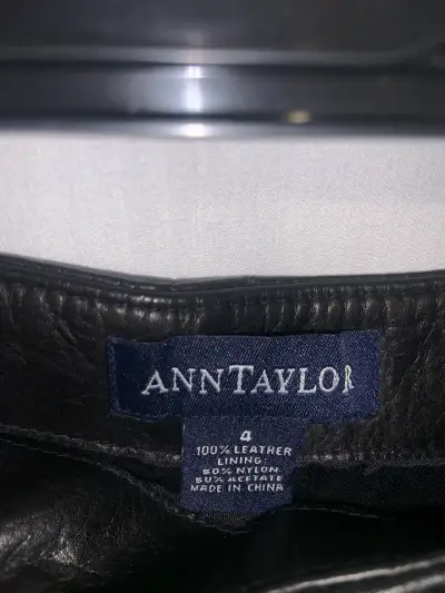 Falda de cuero negra Ann Taylor - miniatura 2