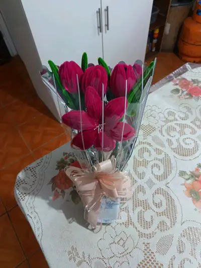 Ramo de flores artificiales de colores vivos - miniatura 4