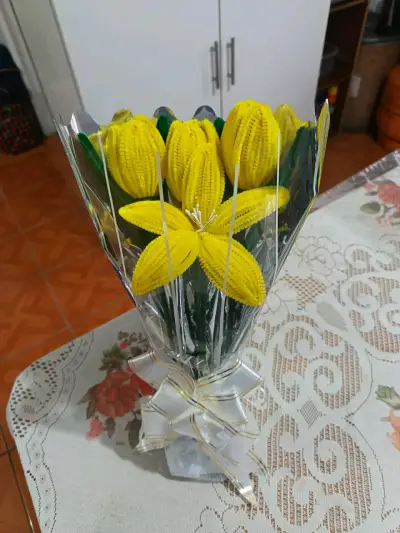 Ramo de flores artificiales de colores vivos - miniatura 5
