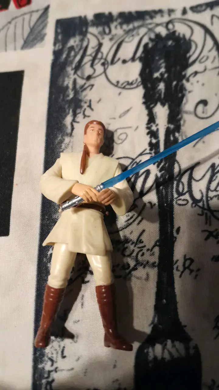 Figura de acción Jedi con sable de luz