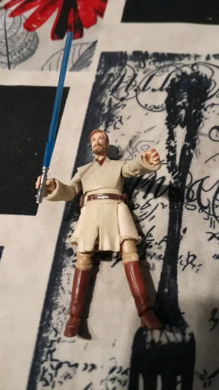Figura de acción Jedi con sable de luz