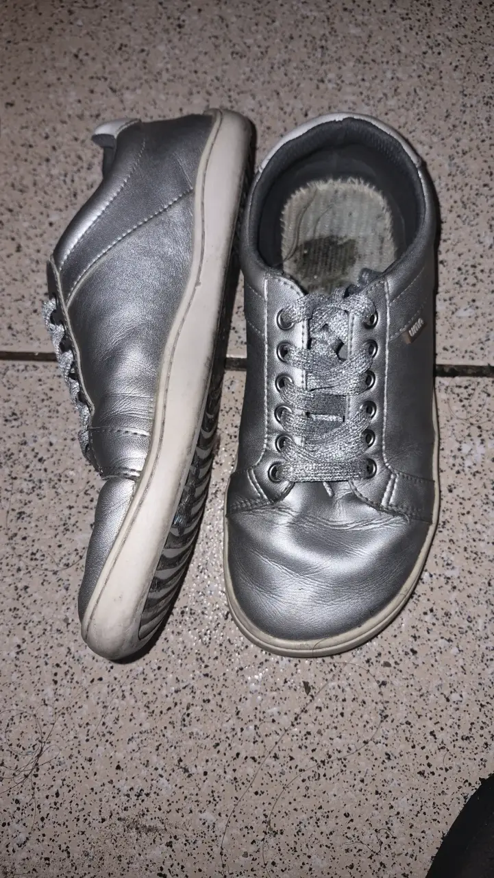ZAPATILLAS UMA ERGONOMICS USADAS SIN PLANTILLAS - 1