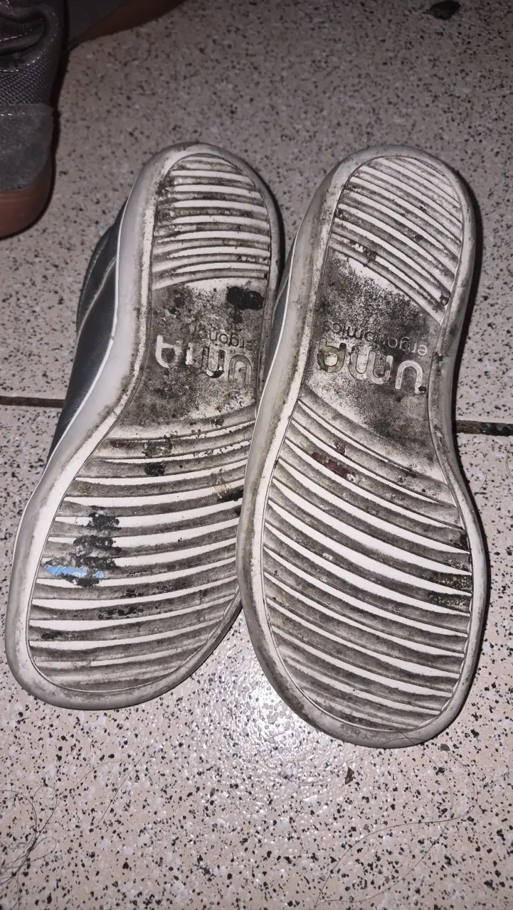 ZAPATILLAS UMA ERGONOMICS USADAS SIN PLANTILLAS - 2
