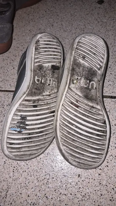 ZAPATILLAS UMA ERGONOMICS USADAS SIN PLANTILLAS - miniatura 2