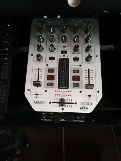 Mezclador DJ VMX 200 con efectos - miniatura 1