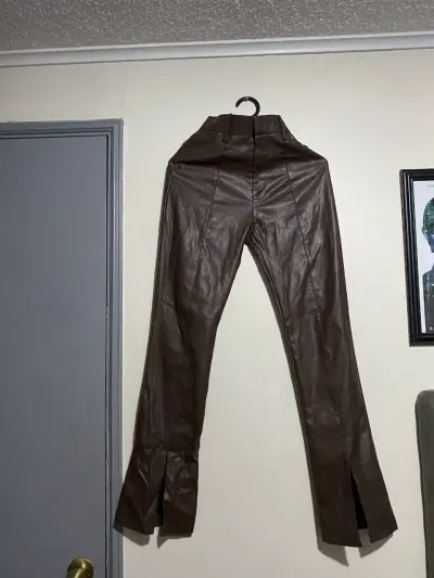 Pantalón Ecocuero Café Tiro Alto Talla S 34 - miniatura 1