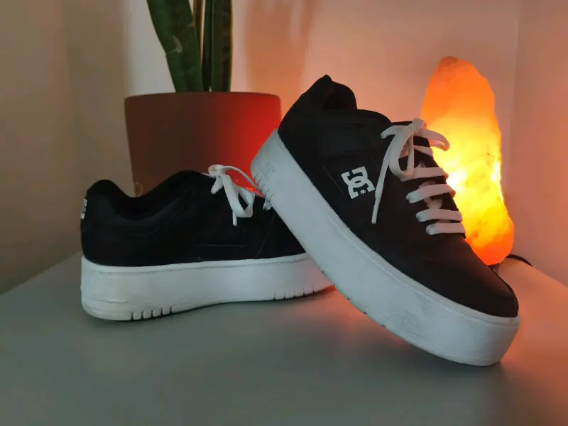 Venta de zapatillas y botas - 1