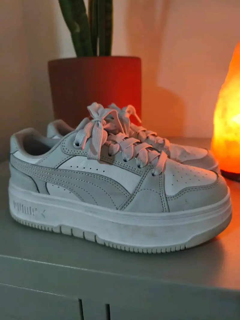 Venta de zapatillas y botas - 4
