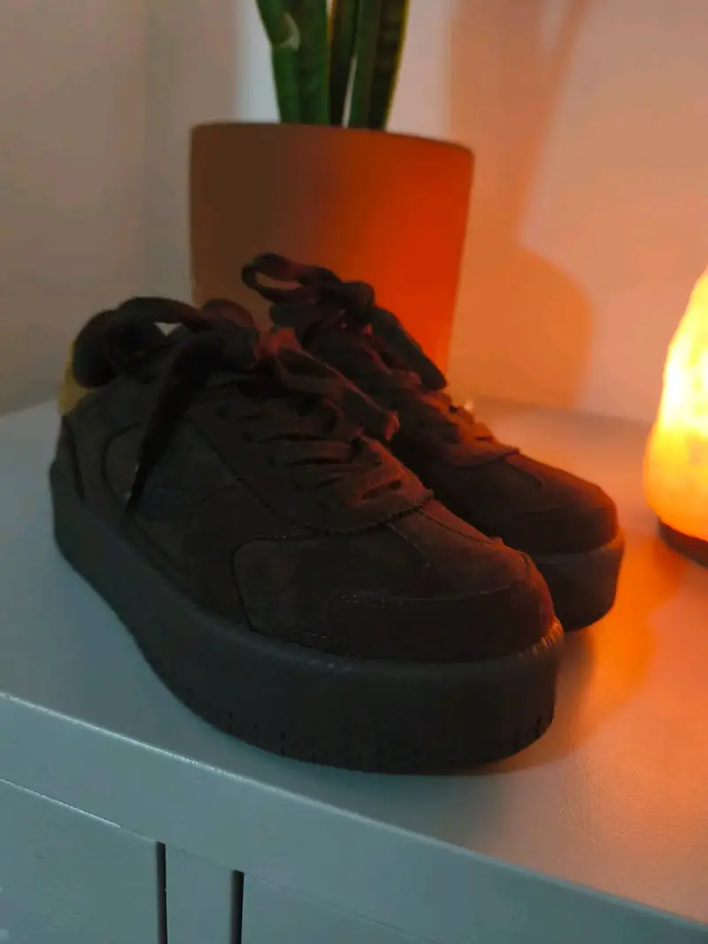 Venta de zapatillas y botas - 5