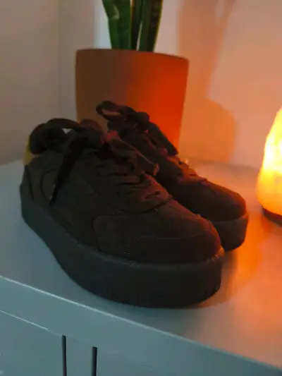 Venta de zapatillas y botas - miniatura 5