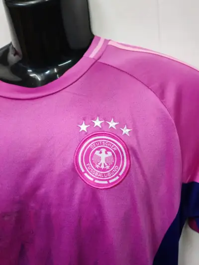 Camiseta de fútbol Alemania rosa y azul - miniatura 4