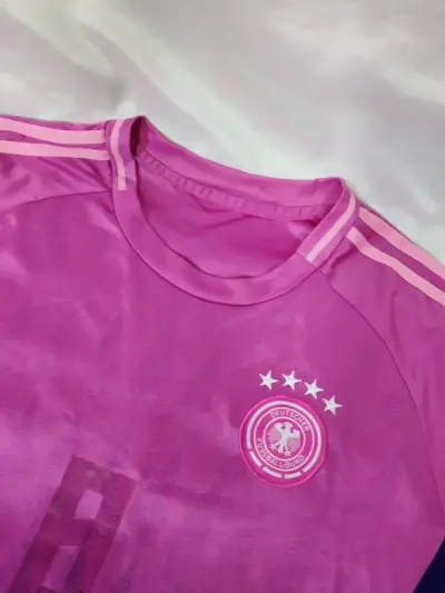 Camiseta de fútbol Alemania rosa y azul - miniatura 6