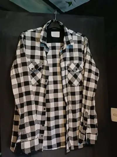 Camisa de franela a cuadros blanco y negro - miniatura 2