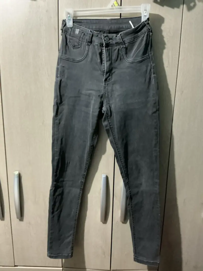 Jeans plomos ajustados para mujer - 1