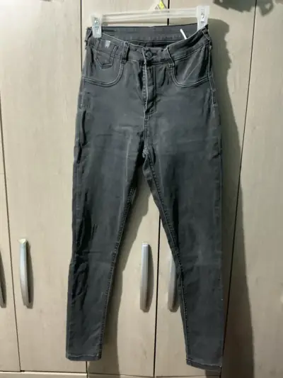 Jeans plomos ajustados para mujer - miniatura 1