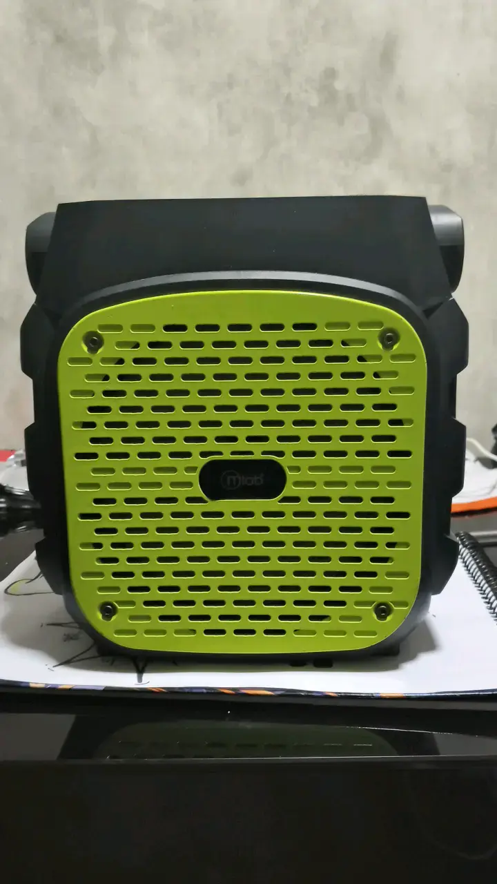 Parlante portátil Mlab Outdoor Fun negro y verde - 1