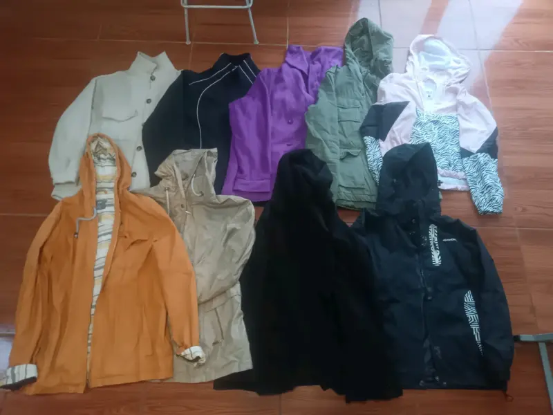 Lote de 51 Prendas de Mujer – Muy Buen Estado - 2