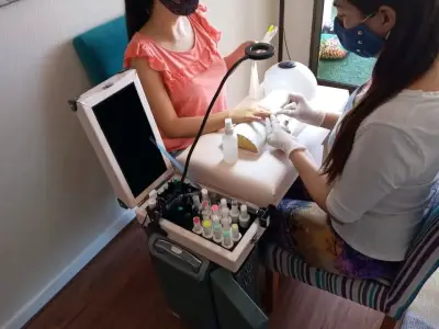 Mesa de manicura portátil plegable negra - miniatura 5