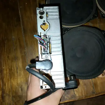 Radio de auto Mitsubishi con parlantes incluidos - miniatura 2