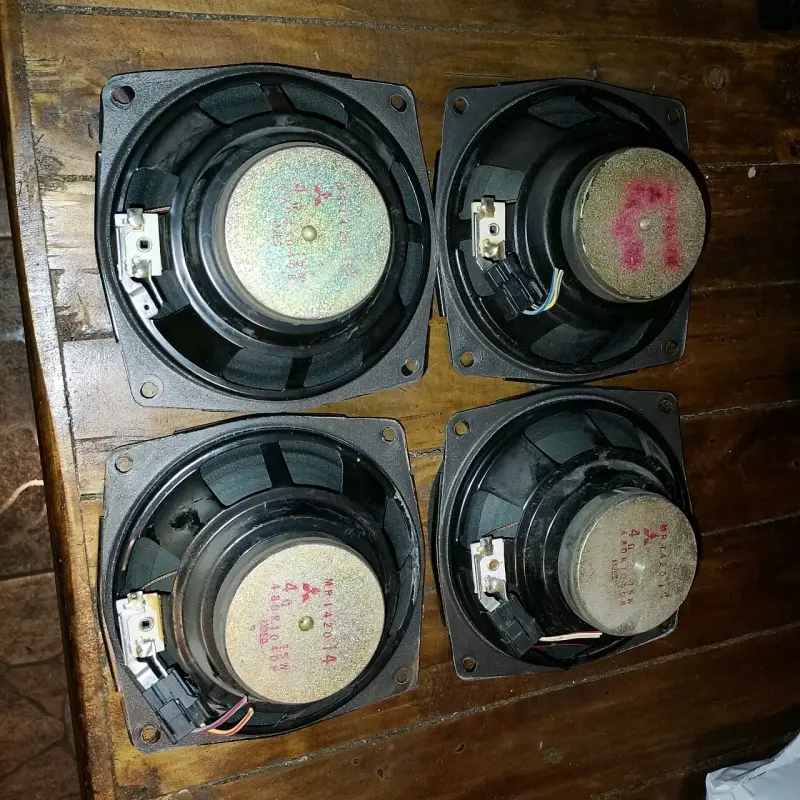 Radio de auto Mitsubishi con parlantes incluidos - 6