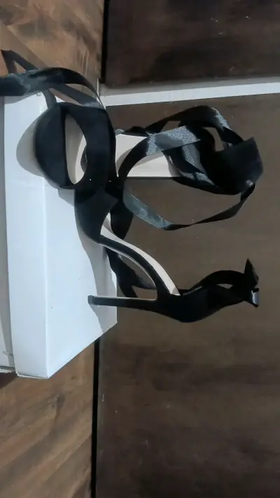 Sandalias de tacón alto negras con cintas - miniatura 1