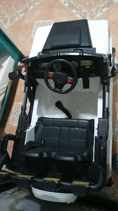 Auto eléctrico para niños estilo todoterreno - miniatura 2
