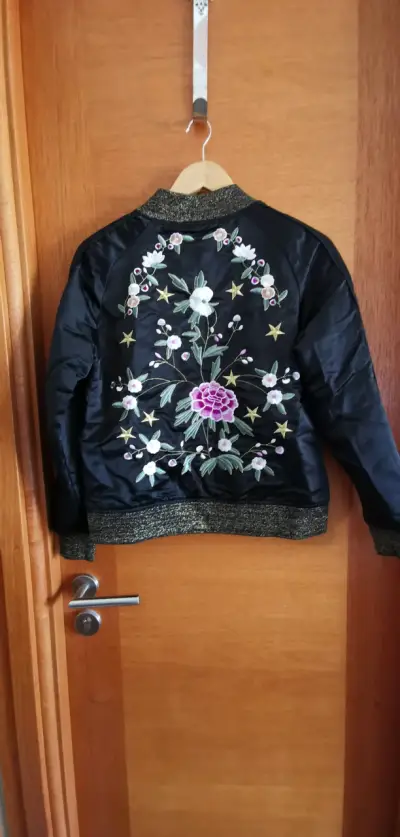 Chaqueta bomber bordada Rapsodia negra - miniatura 3