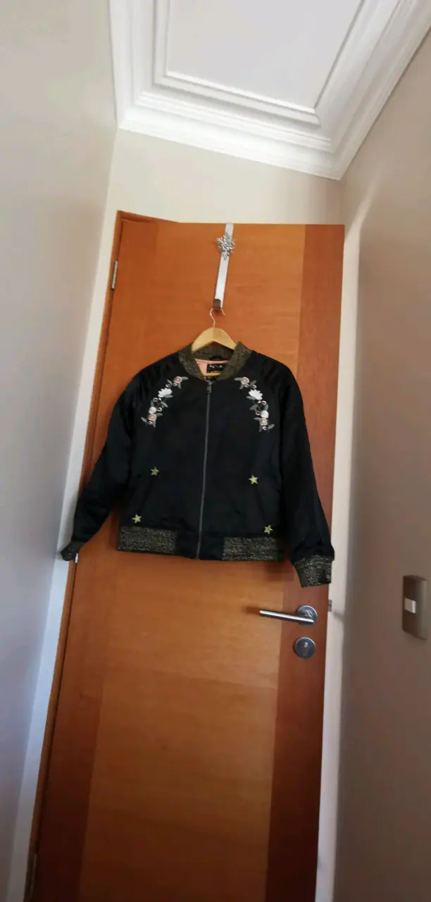 Chaqueta bomber bordada Rapsodia negra - 6