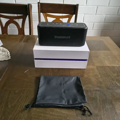 Parlante Bluetooth Tronsmart potente y portátil - miniatura 1