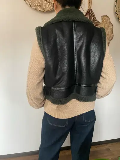 Chaleco de cuero sintético con forro de lana - miniatura 2