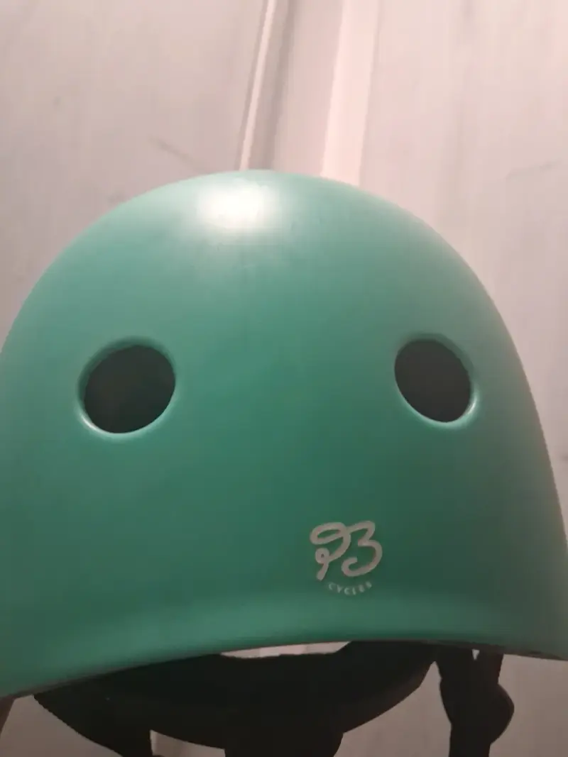 Casco de ciclismo verde con visera - 2