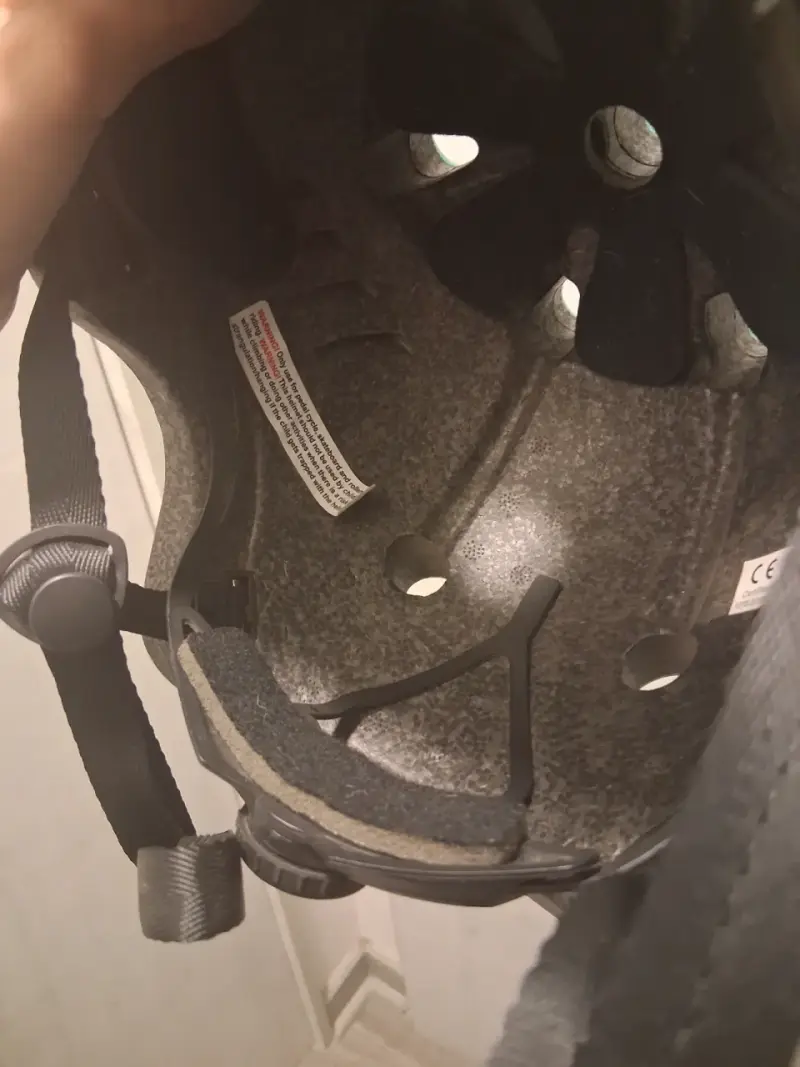 Casco de ciclismo verde con visera - 3