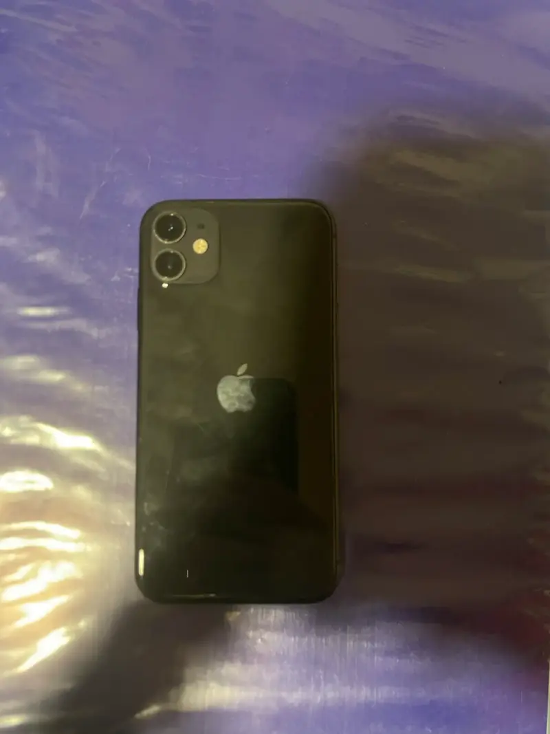 iPhone 11 negro en buen estado - 1