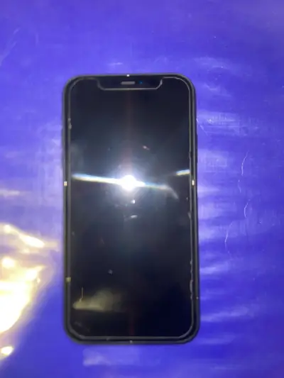 iPhone 11 negro en buen estado - miniatura 3