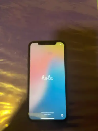 iPhone 11 negro en buen estado - miniatura 4