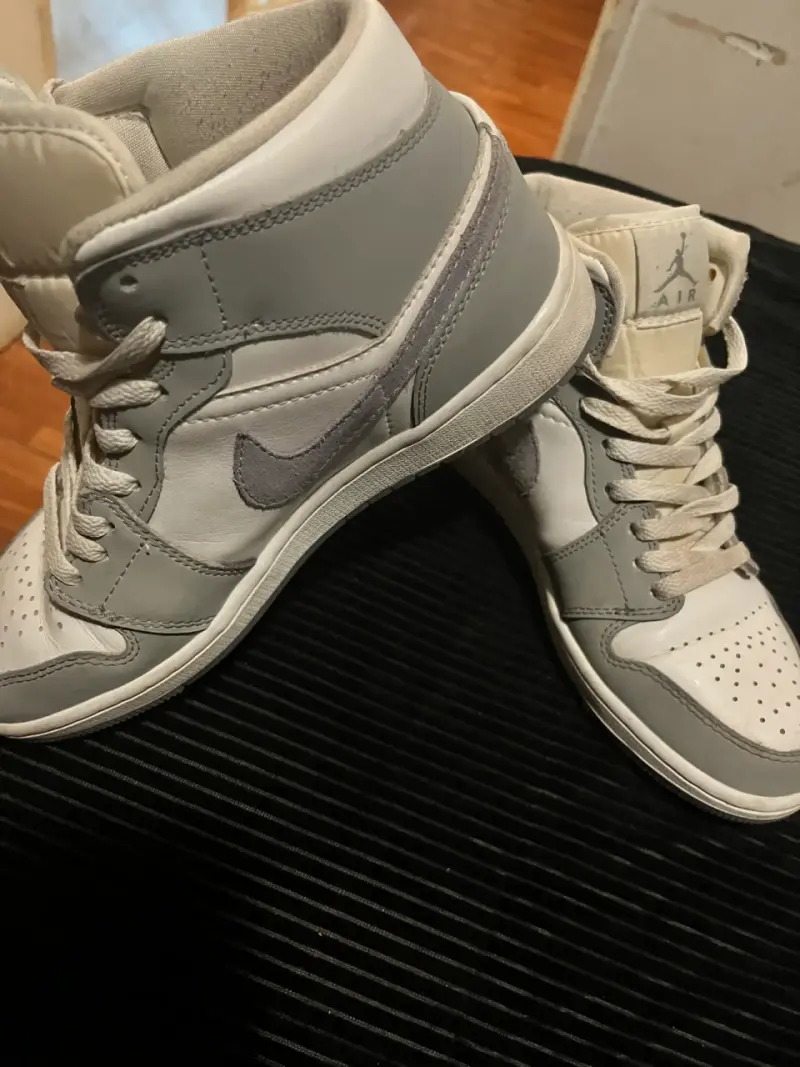 Zapatillas nike Air Jordan gris con blanco - 1
