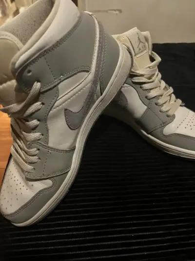 Zapatillas nike Air Jordan gris con blanco - miniatura 2