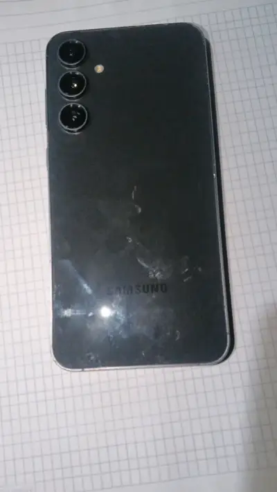 Smartphone Samsung con triple cámara trasera - miniatura 4