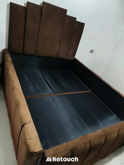 Cama matrimonial tapizada en terciopelo marrón - miniatura 4