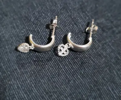 Aros de plata 925 con diseño de corazón - miniatura 2