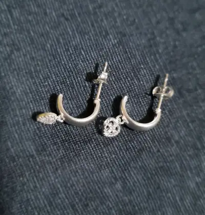 Aros de plata 925 con diseño de corazón - miniatura 3