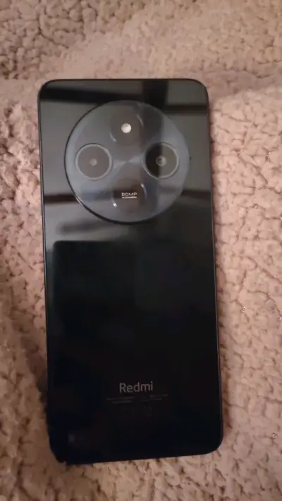Smartphone Redmi con triple cámara trasera - miniatura 2