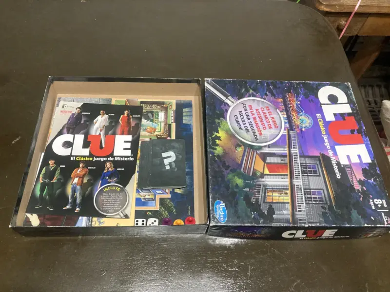 Juego de mesa Clue clásico de misterio - 2