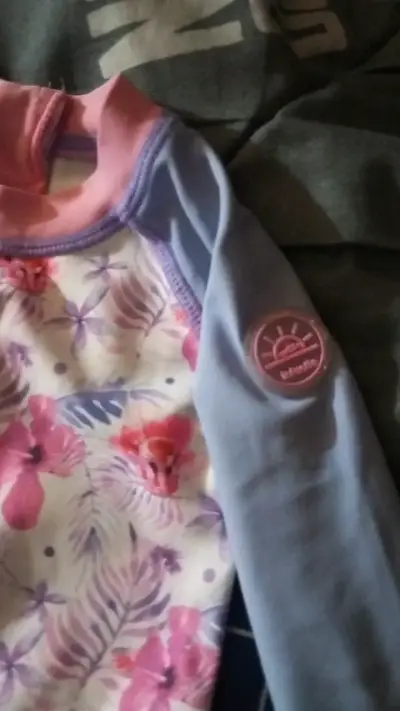 Traje de baño infantil con tutú floral - miniatura 2