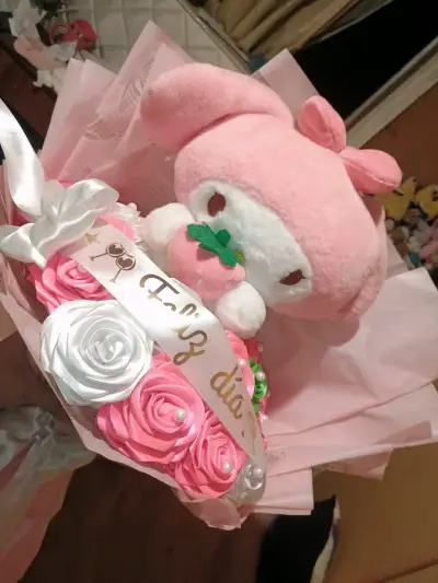 ramo de rosas eternas y peluche de my melody - miniatura 1