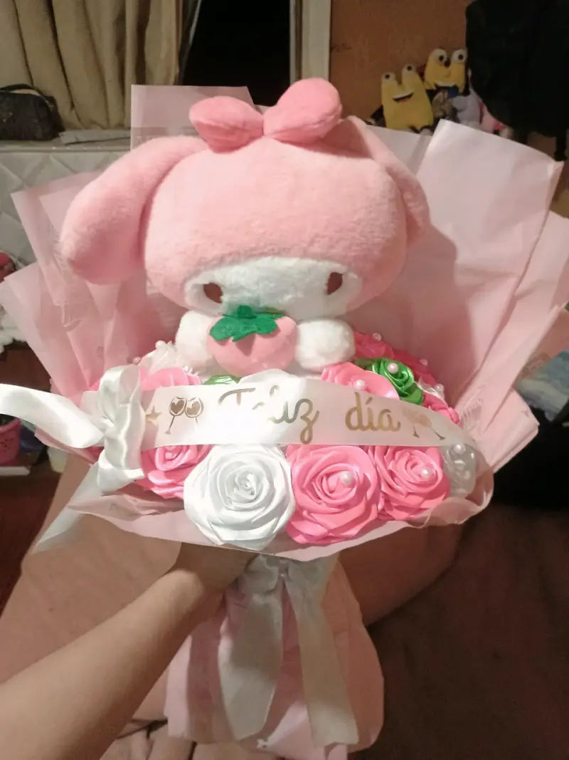 ramo de rosas eternas y peluche de my melody - 3