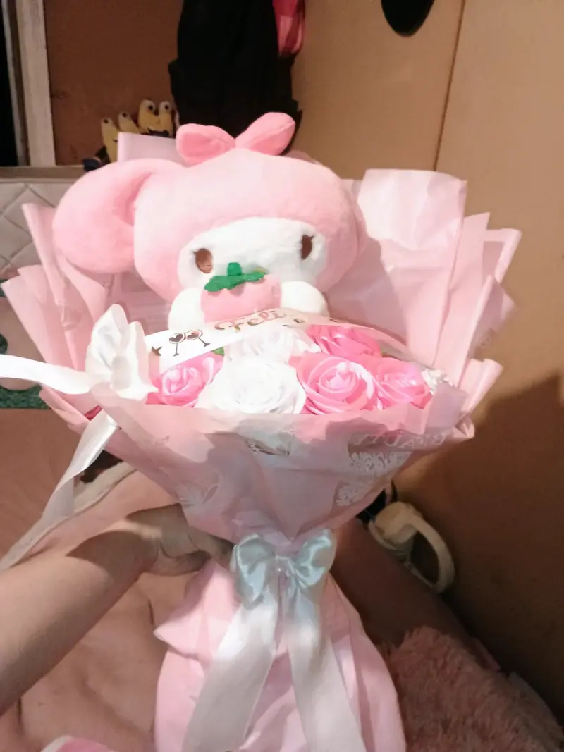ramo de rosas eternas y peluche de my melody - 4